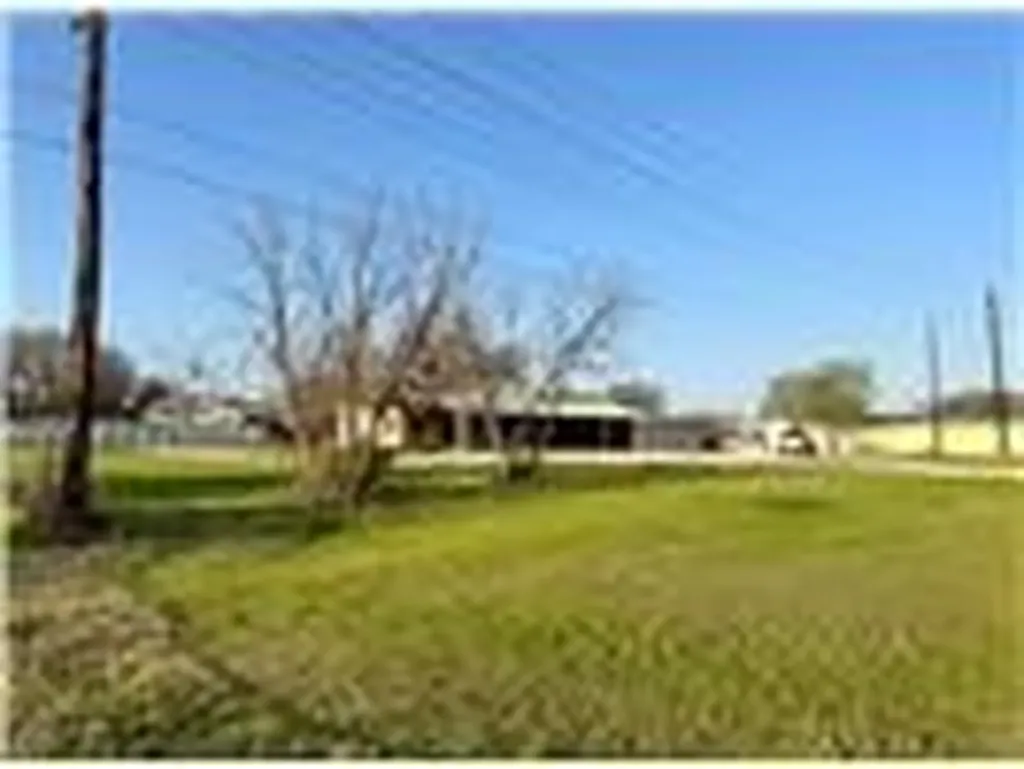 1530 E Reno Road Reno TX 75038