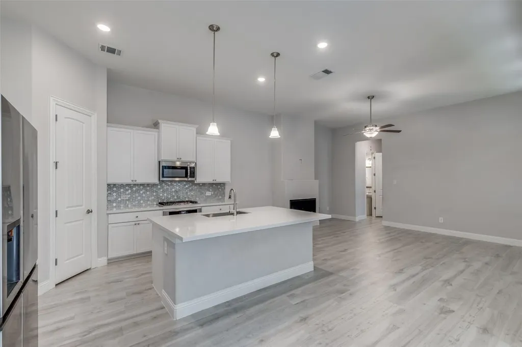 4322 Maple Bloom Drive Arlington TX 76005