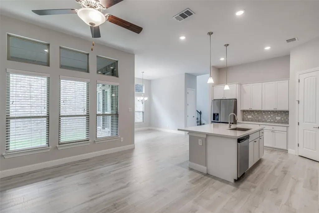 4322 Maple Bloom Drive Arlington TX 76005