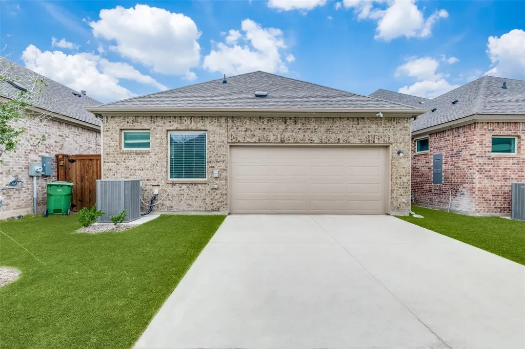 4322 Maple Bloom Drive Arlington TX 76005