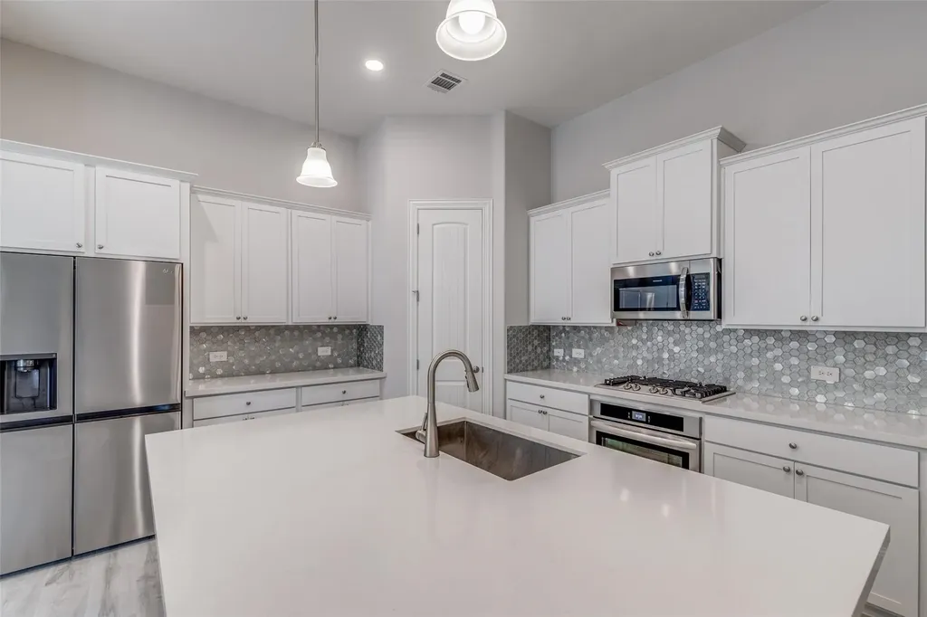 4322 Maple Bloom Drive Arlington TX 76005