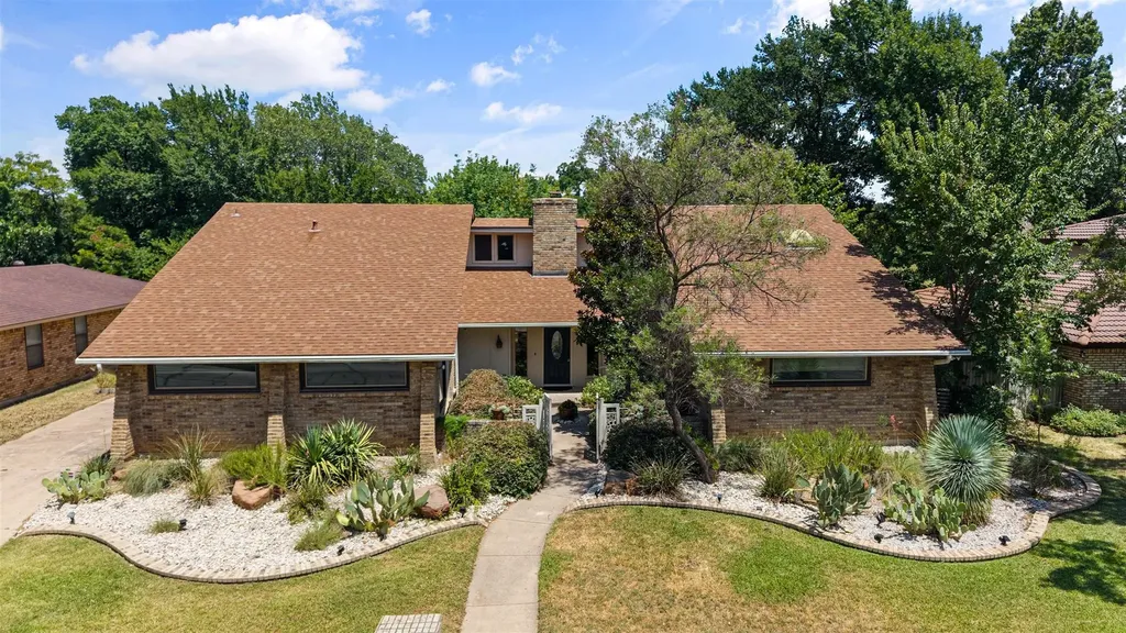 2211 Southcrest Drive Arlington TX 76013