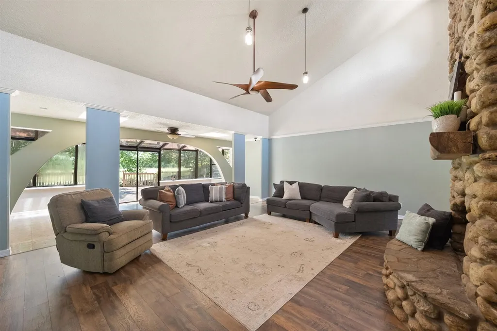 2211 Southcrest Drive Arlington TX 76013