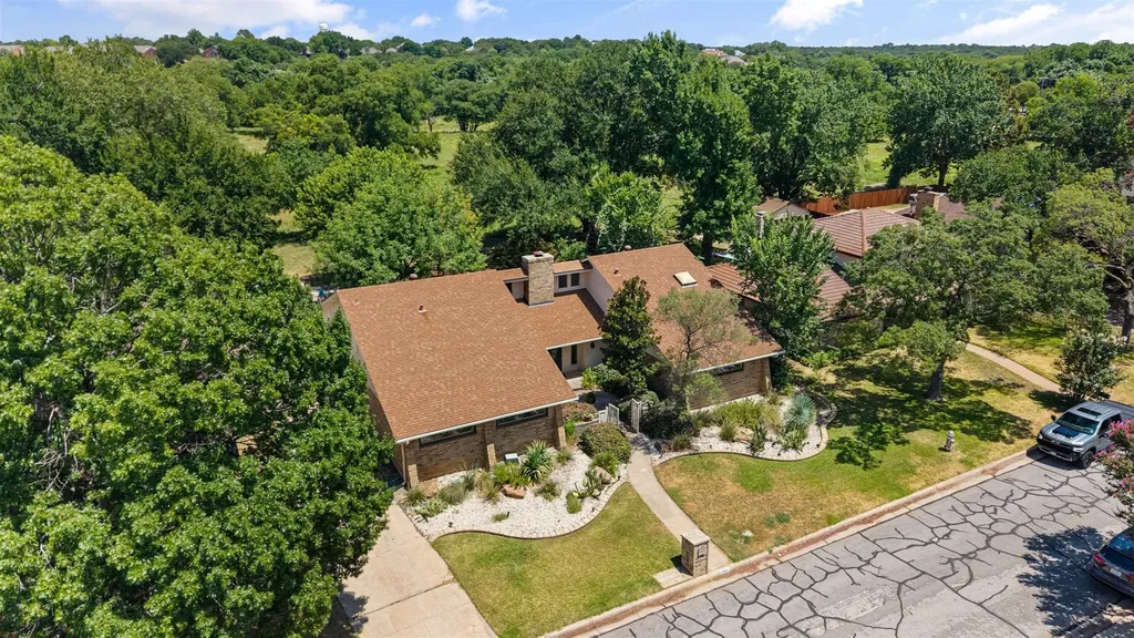 2211 Southcrest Drive Arlington TX 76013