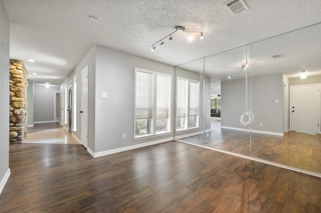 2211 Southcrest Drive Arlington TX 76013