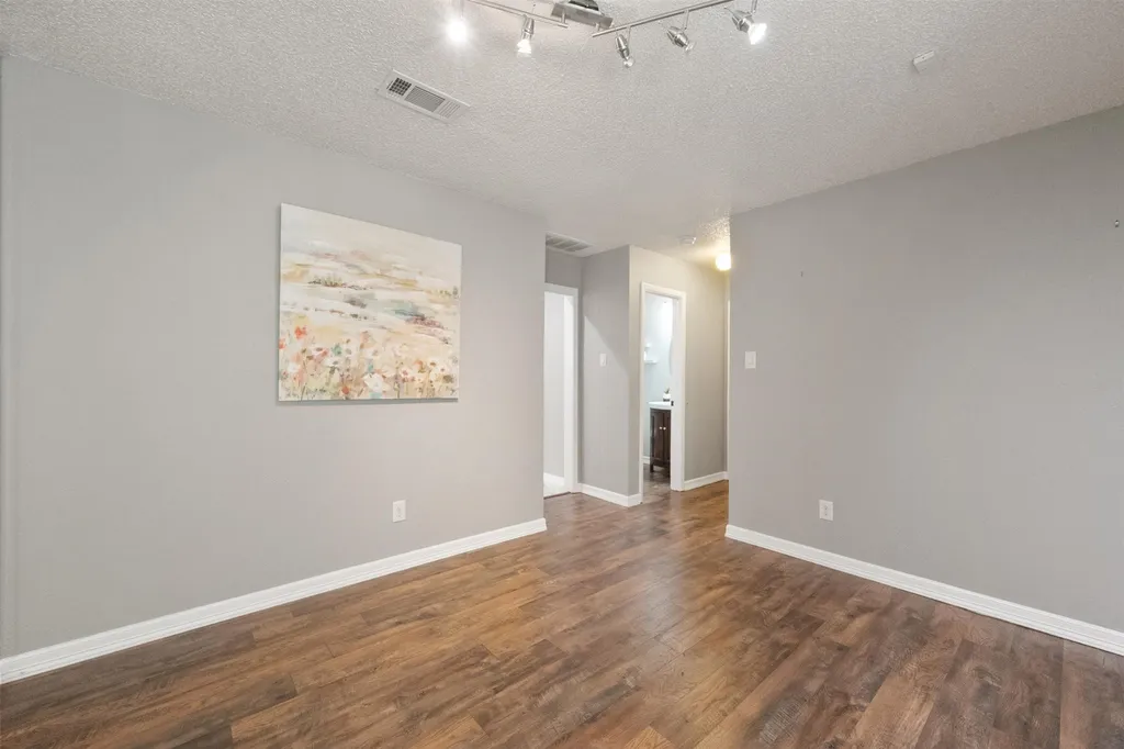2211 Southcrest Drive Arlington TX 76013