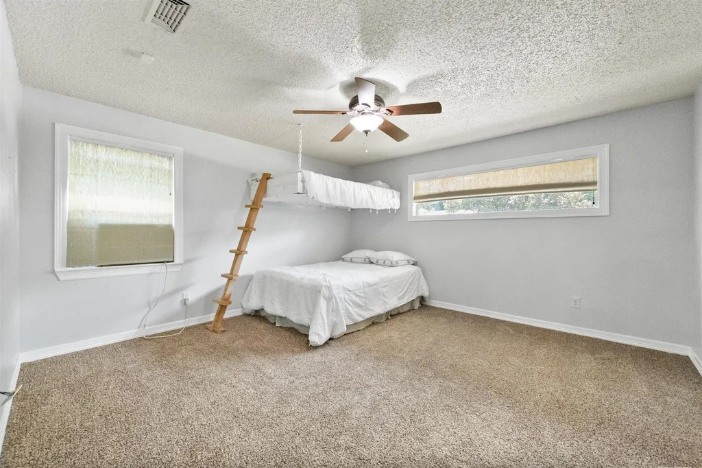2211 Southcrest Drive Arlington TX 76013