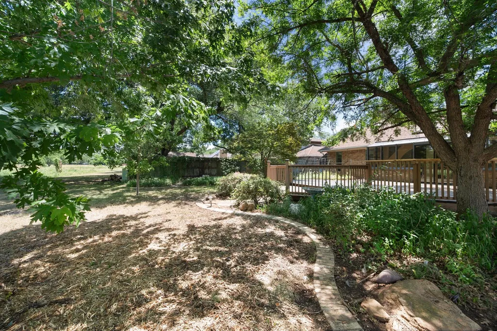 2211 Southcrest Drive Arlington TX 76013