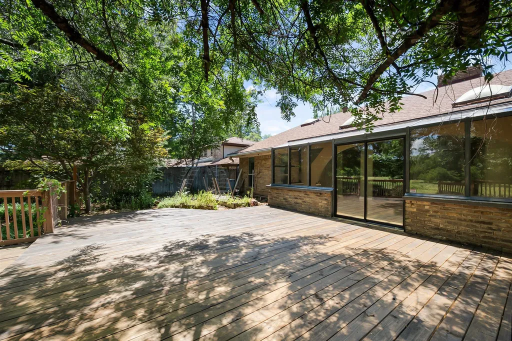 2211 Southcrest Drive Arlington TX 76013