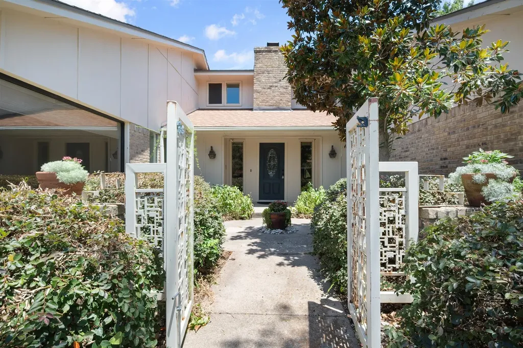 2211 Southcrest Drive Arlington TX 76013