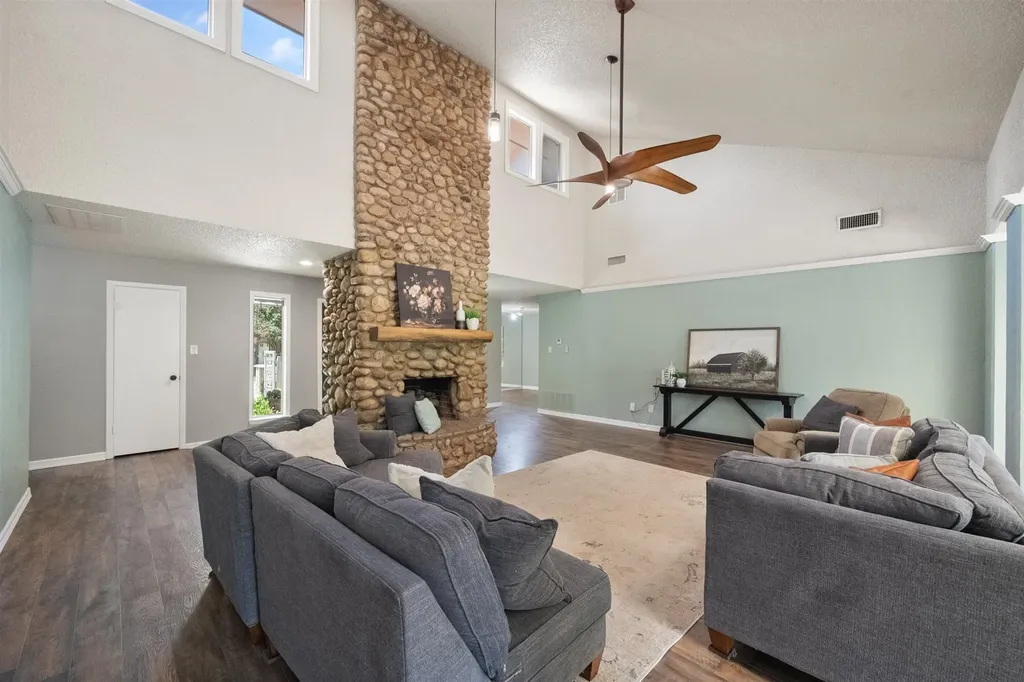 2211 Southcrest Drive Arlington TX 76013