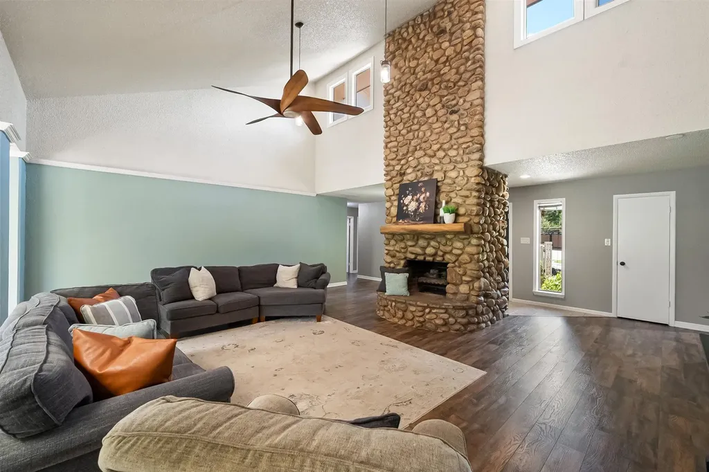 2211 Southcrest Drive Arlington TX 76013