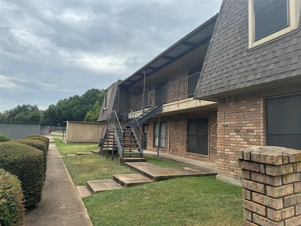 9519-D Westpark Drive Benbrook TX 76126
