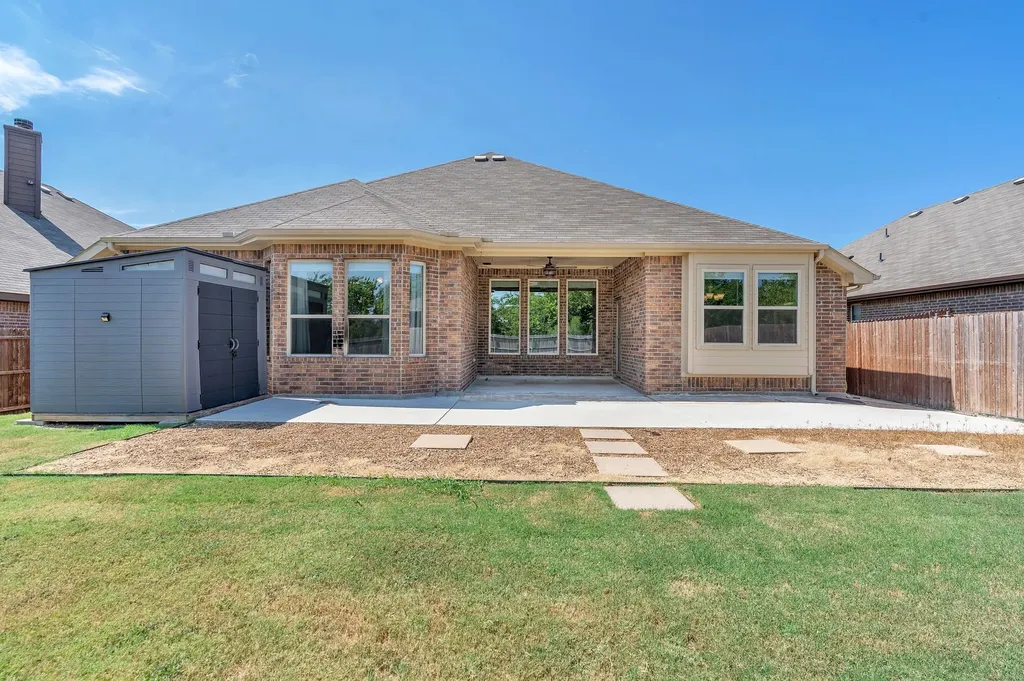 216 Ovaletta Drive Justin TX 76247