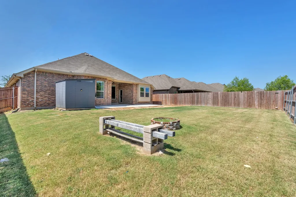 216 Ovaletta Drive Justin TX 76247
