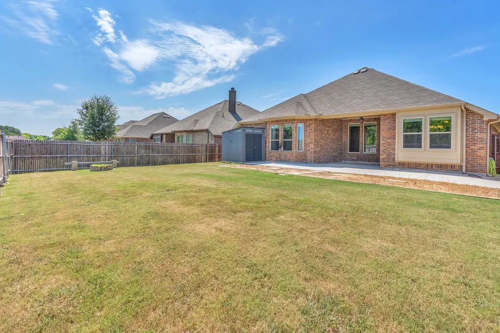 216 Ovaletta Drive Justin TX 76247