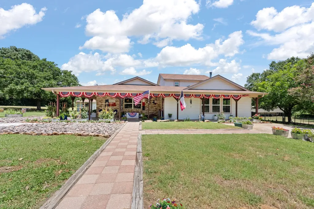 1309 Shannon Drive Cleburne TX 76031