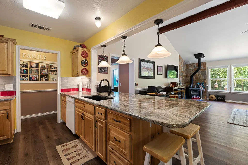 1309 Shannon Drive Cleburne TX 76031