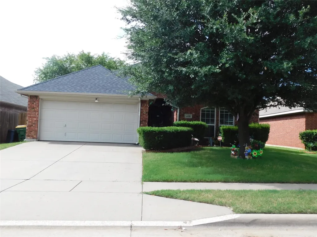 1516 Baslow Lane Burleson TX 76028
