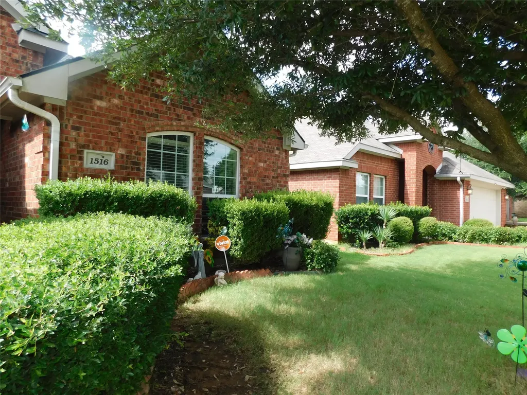 1516 Baslow Lane Burleson TX 76028
