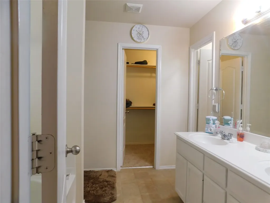 1516 Baslow Lane Burleson TX 76028