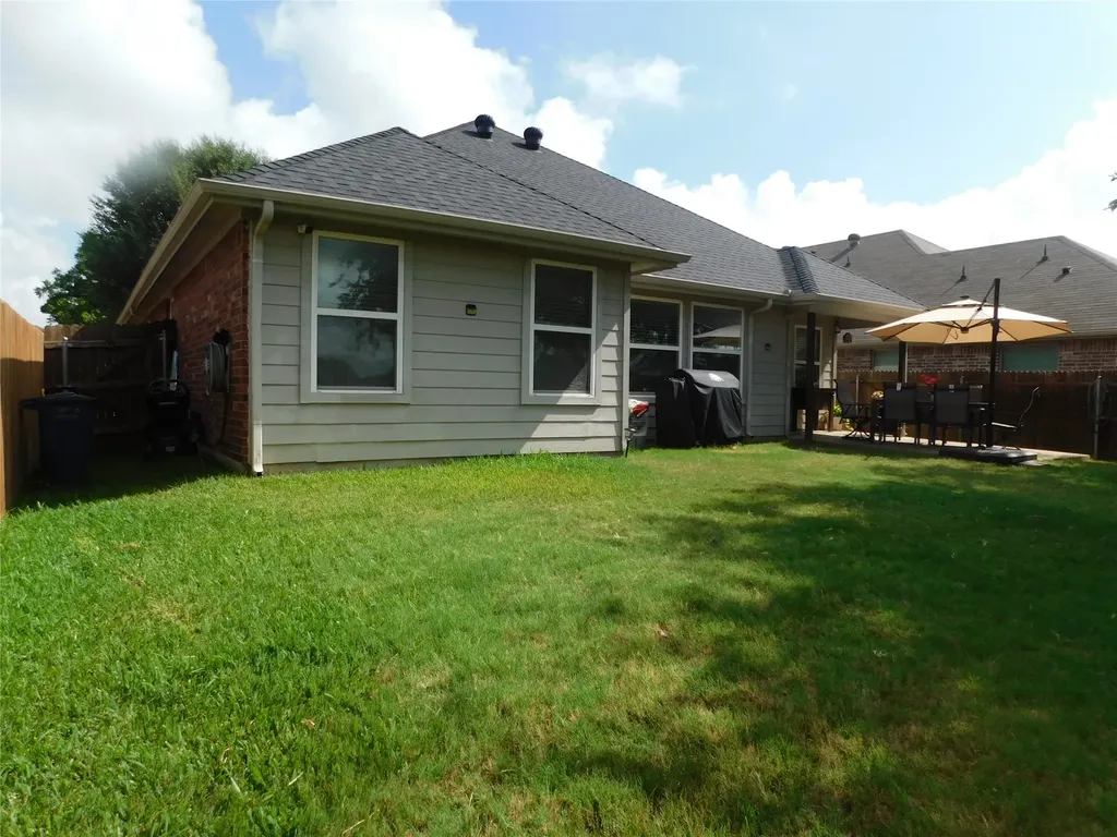 1516 Baslow Lane Burleson TX 76028