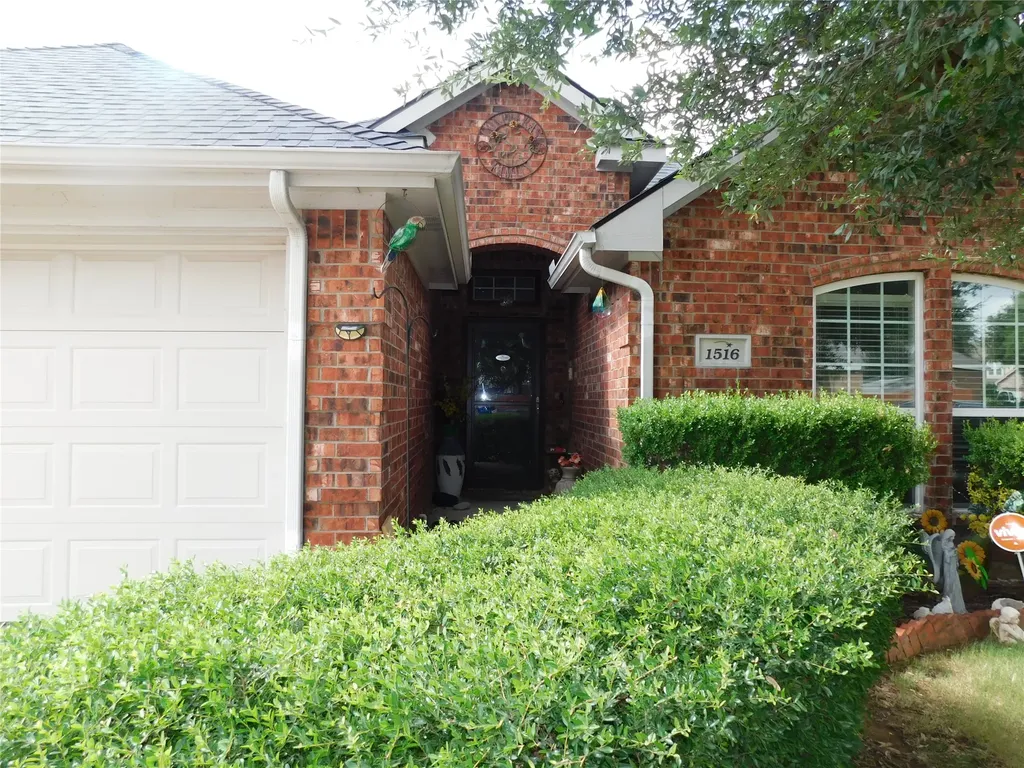 1516 Baslow Lane Burleson TX 76028
