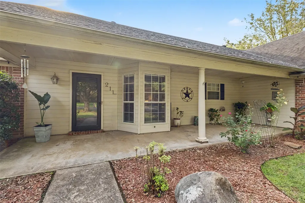 211 Meadow Drive New Boston TX 75570
