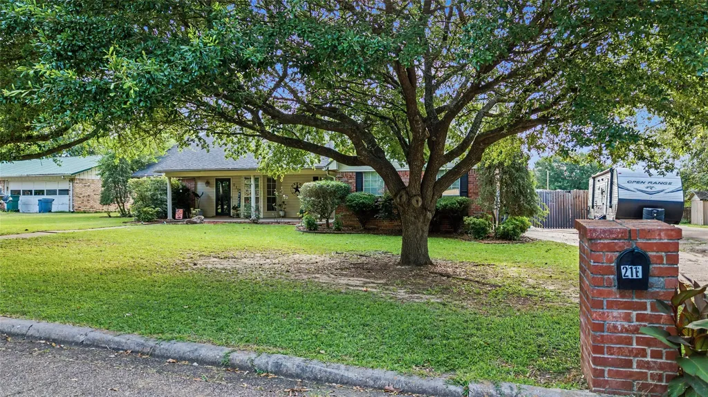 211 Meadow Drive New Boston TX 75570