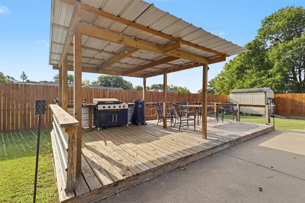 211 Meadow Drive New Boston TX 75570