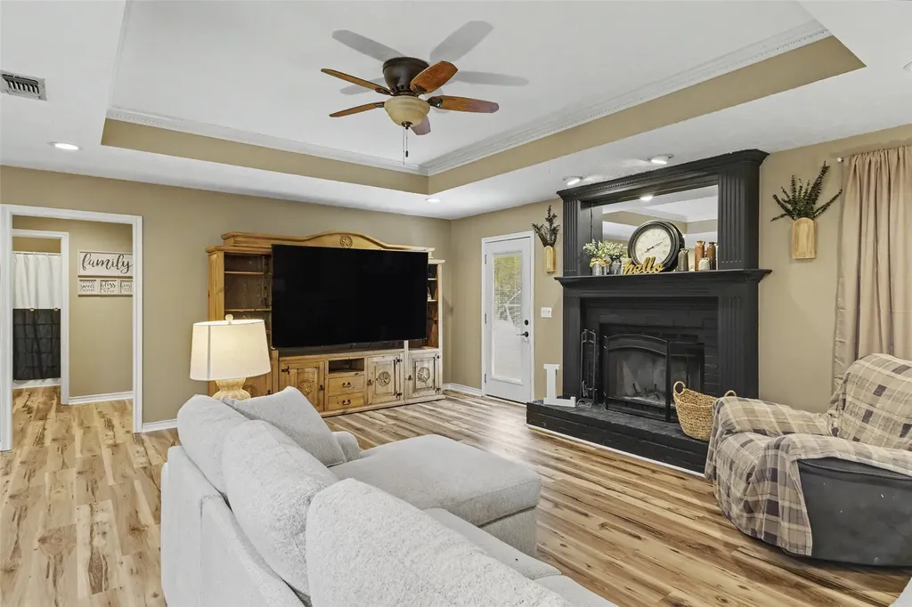 211 Meadow Drive New Boston TX 75570