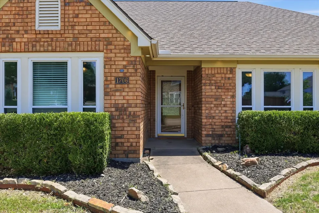 1706 Wessex Circle Richardson TX 75082