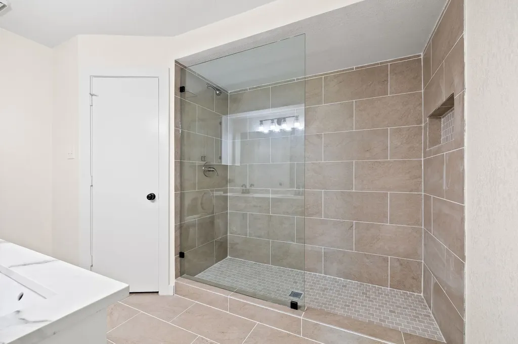 2006 Toulon Lane Carrollton TX 75007