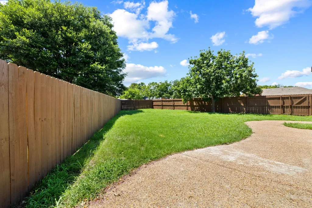 2006 Toulon Lane Carrollton TX 75007