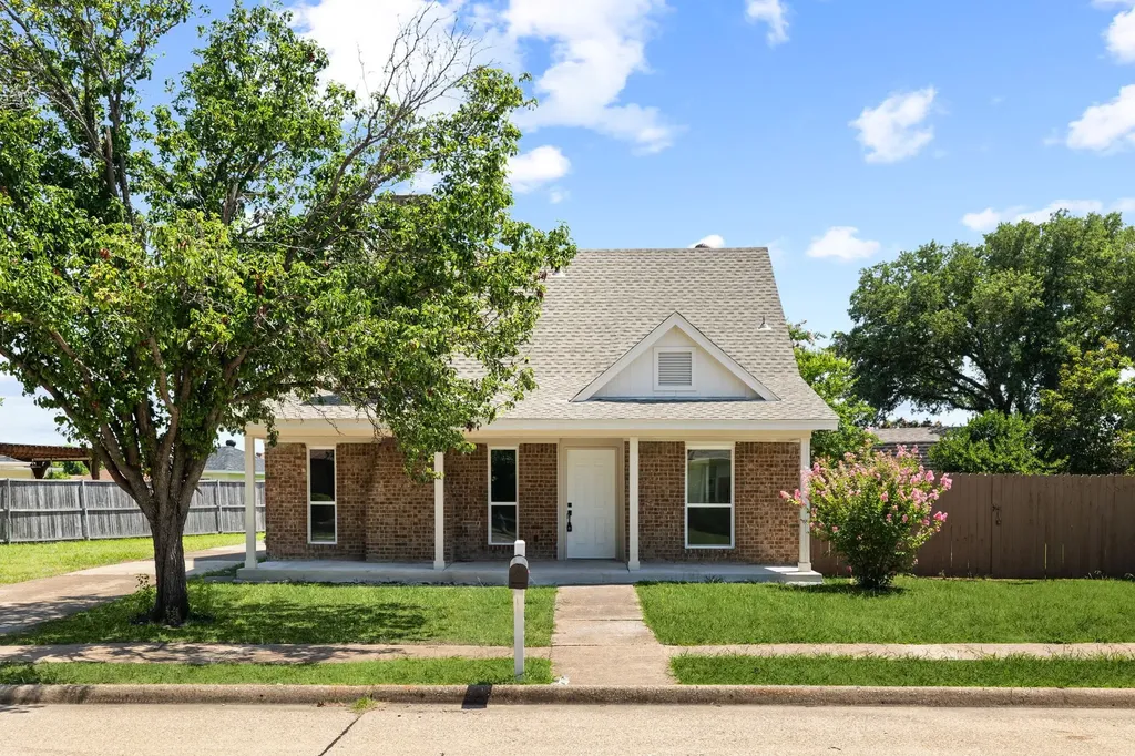 2006 Toulon Lane Carrollton TX 75007