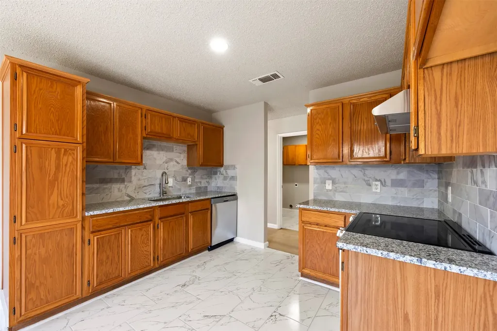 6314 Brookbriar Court Arlington TX 76018
