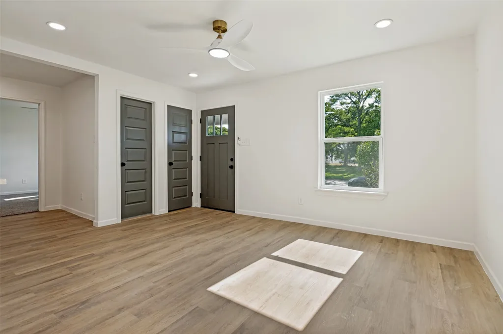 806 SE 10th Street Grand Prairie TX 75051