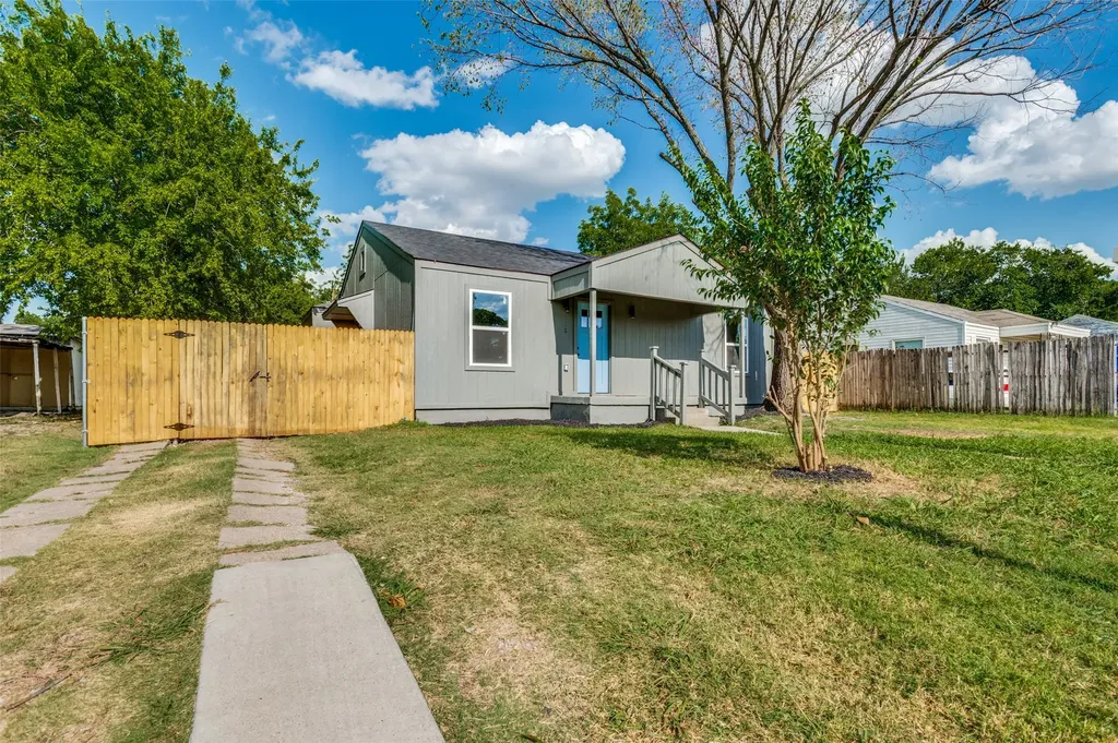 806 SE 10th Street Grand Prairie TX 75051