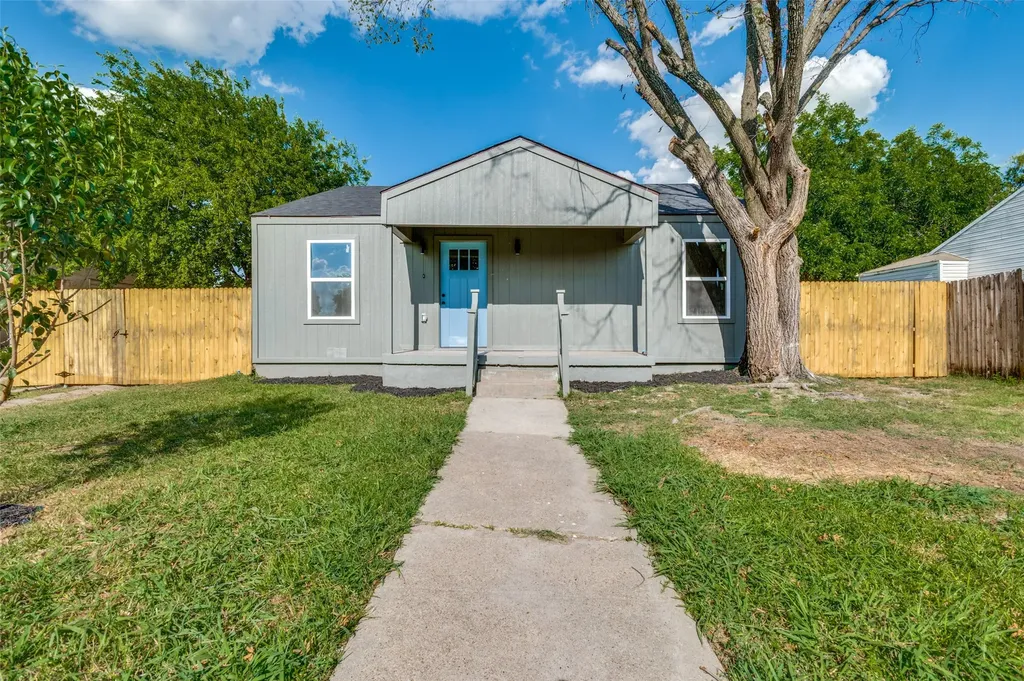 806 SE 10th Street Grand Prairie TX 75051