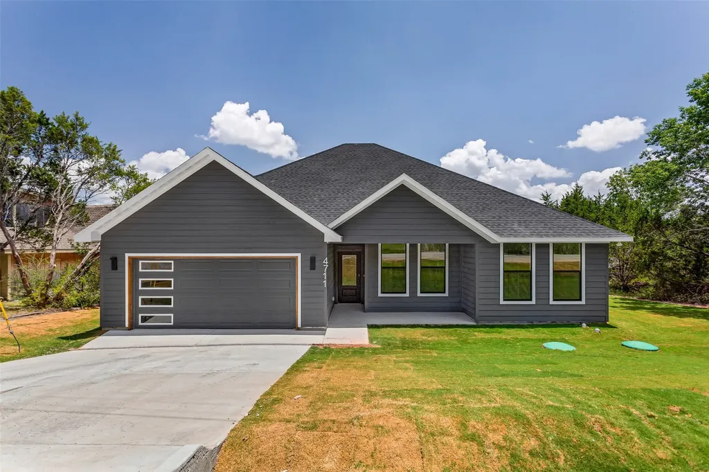 4711 Elizabeth Street Granbury TX 76048