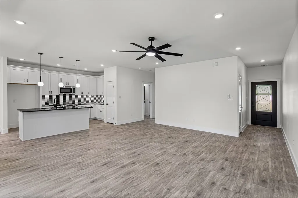 4711 Elizabeth Street Granbury TX 76048