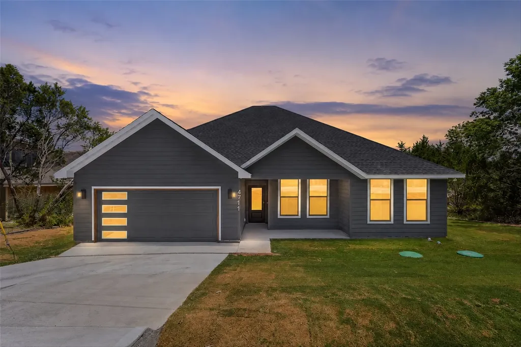 4711 Elizabeth Street Granbury TX 76048