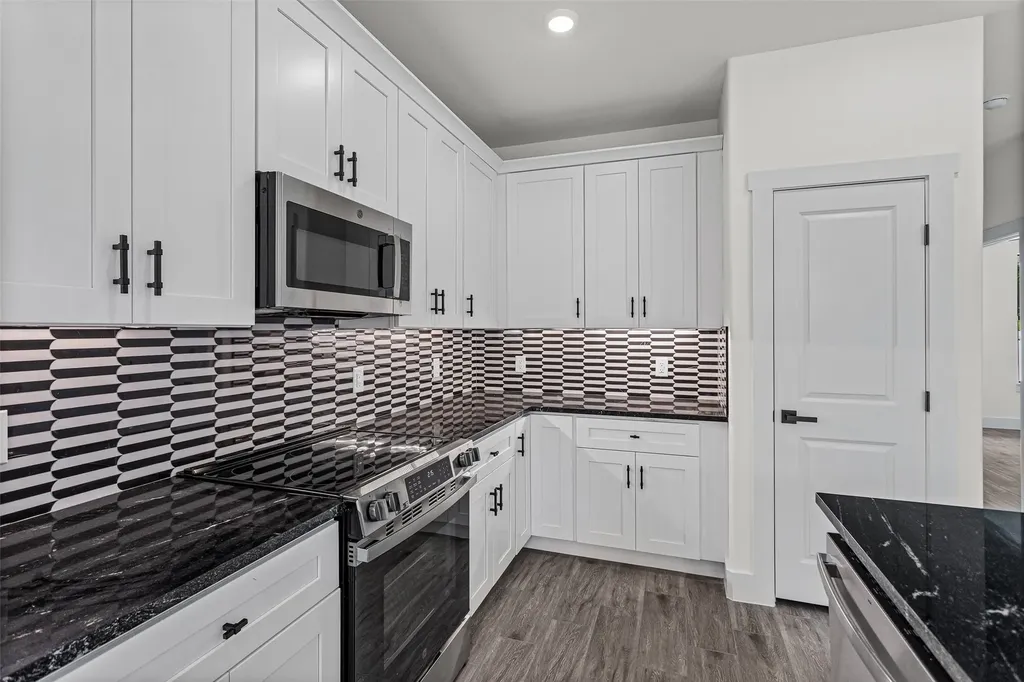 4711 Elizabeth Street Granbury TX 76048