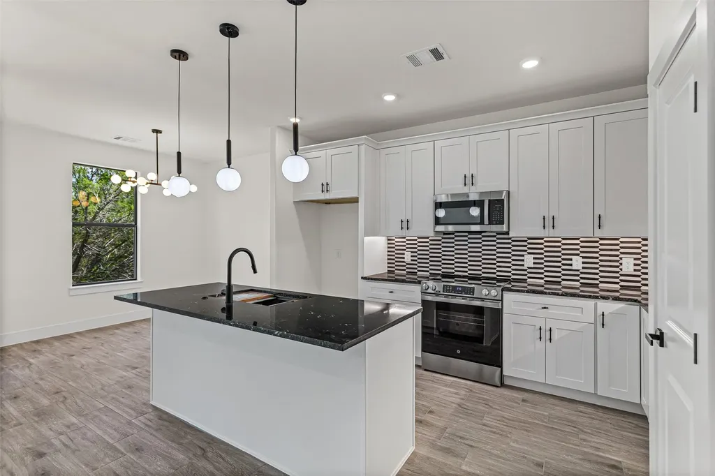 4711 Elizabeth Street Granbury TX 76048