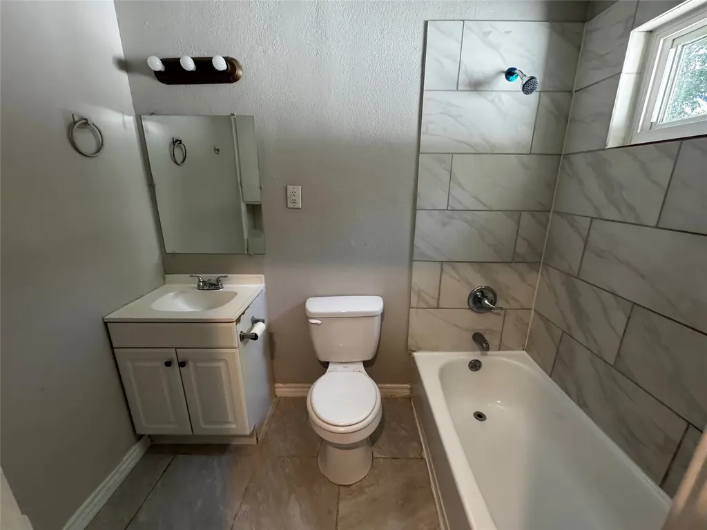 2009 Cloverdale Street Arlington TX 76010