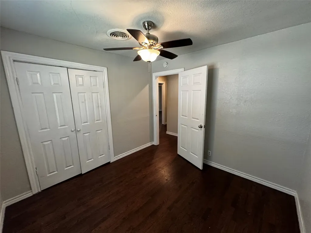 2009 Cloverdale Street Arlington TX 76010