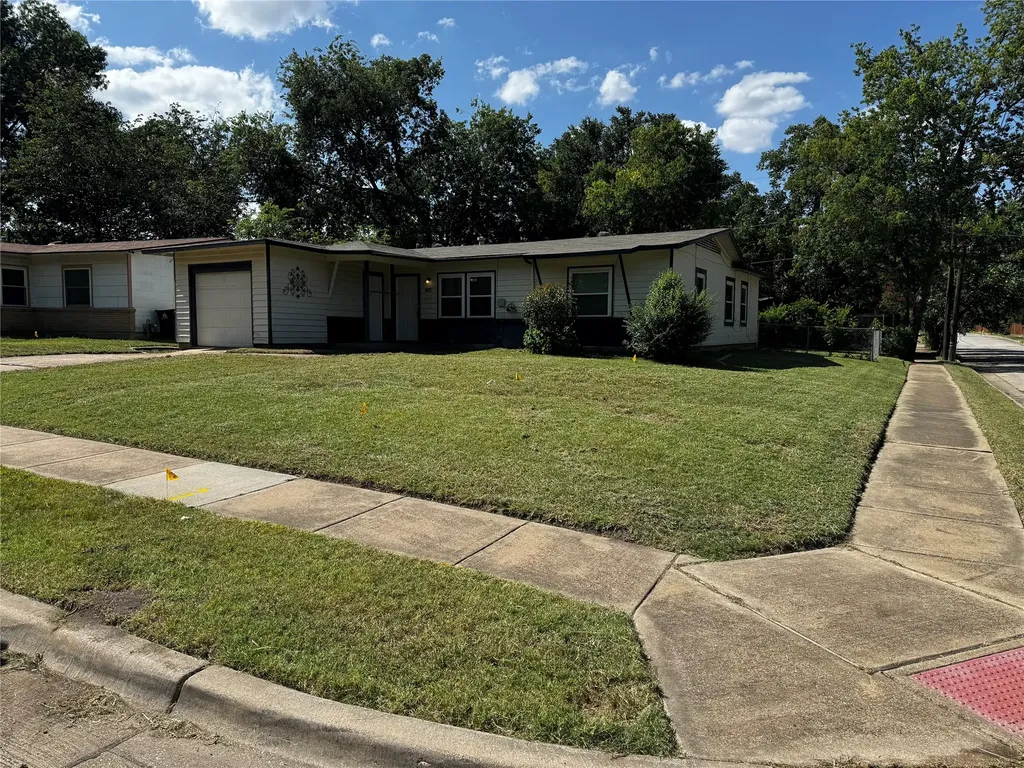 2009 Cloverdale Street Arlington TX 76010