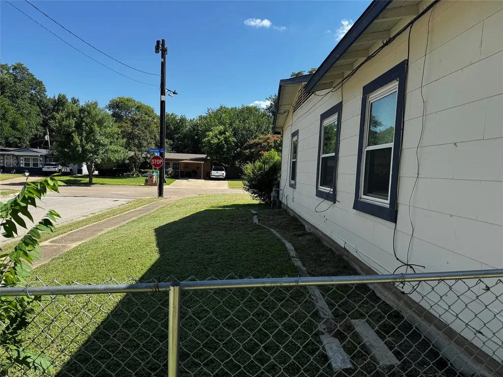 2009 Cloverdale Street Arlington TX 76010