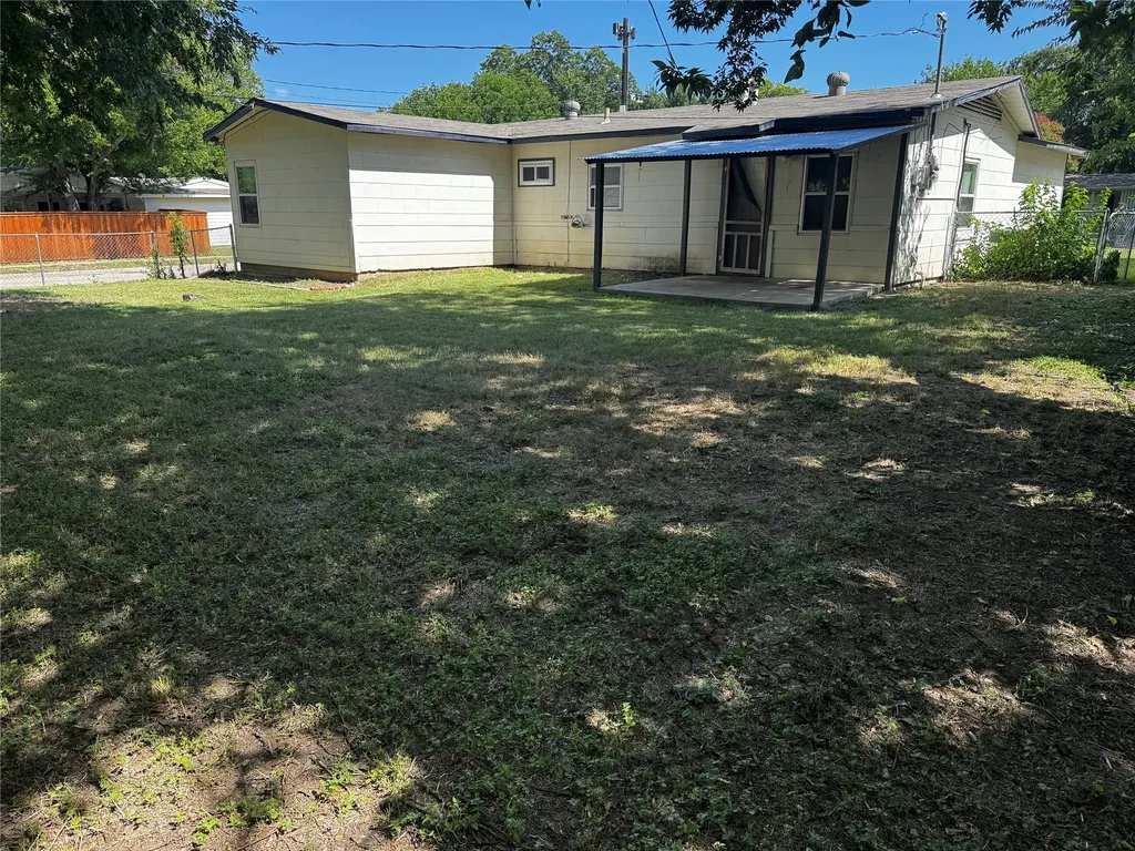 2009 Cloverdale Street Arlington TX 76010