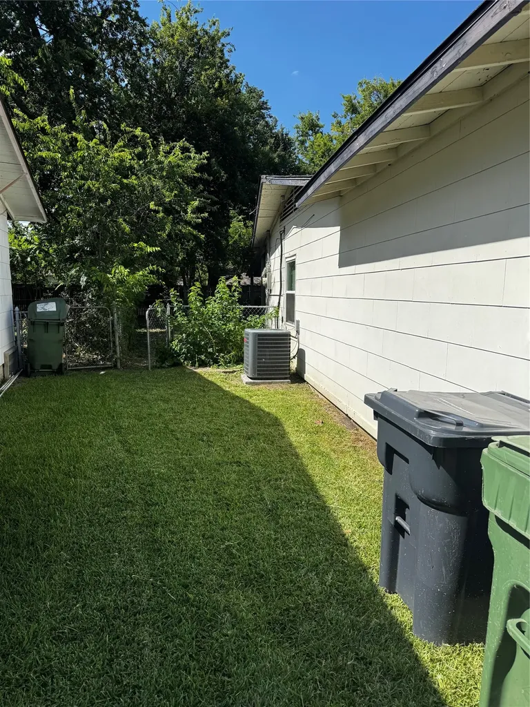 2009 Cloverdale Street Arlington TX 76010